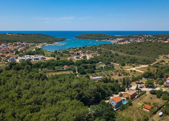 Stribor 펜션 풀라